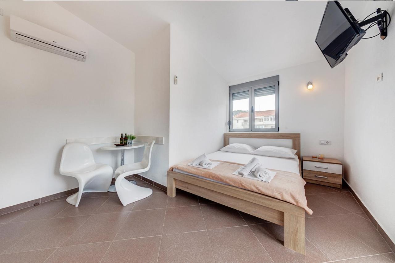 Delfin Apartments Sutomore Exterior photo