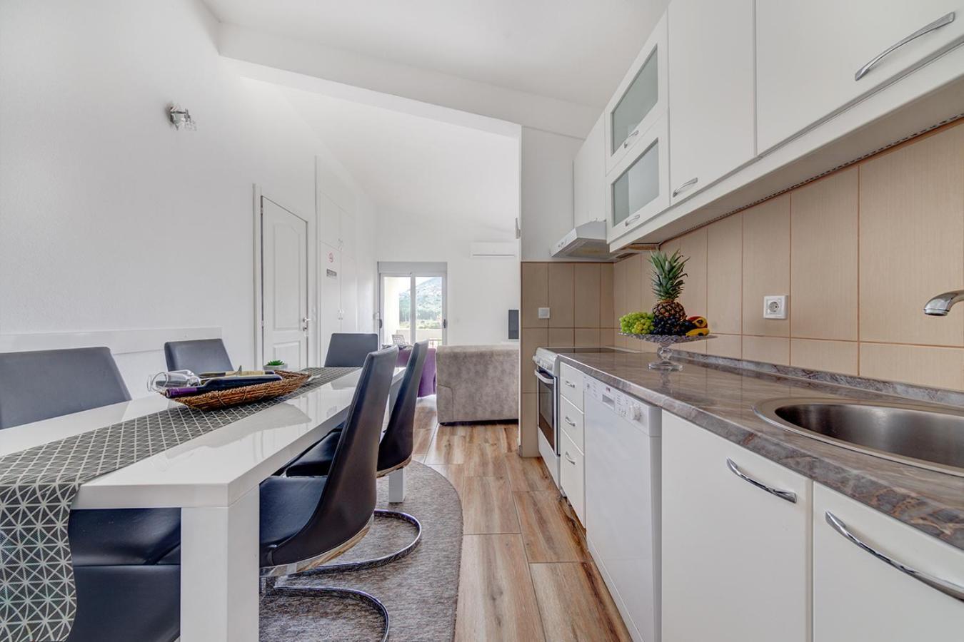 Delfin Apartments Sutomore Room photo